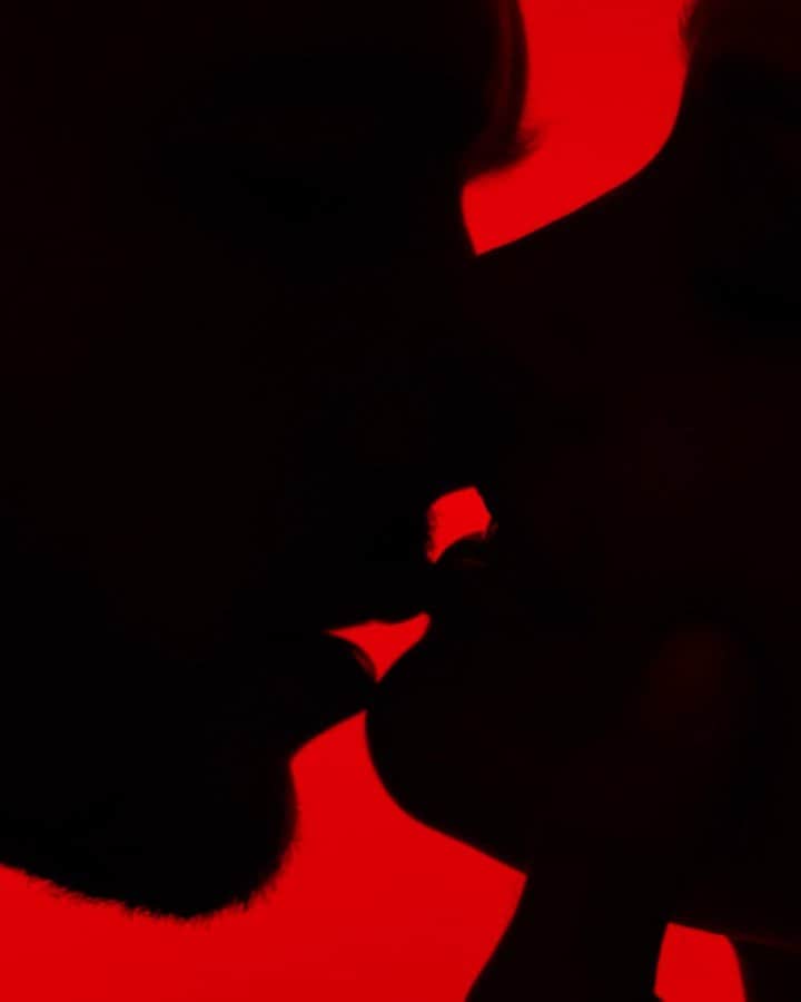 Caroline Receveurのインスタグラム：「«In those fleeting moments of ecstasy, he knew of no better feeling. His soul danced with hers to a melody made purely of intense energy. Their chemistry created a magic unlike any other.” @boss  #BOSSTheScent #ThePowerOfAttraction」