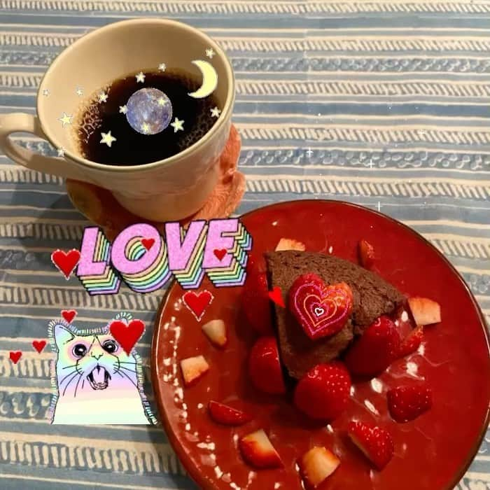 XAI（サイ）のインスタグラム：「😵‍💫☕️💞　#valentine  バレンタインはお菓子をつくってたっぷり食べるっちゅーｲﾍﾞﾝﾄ」