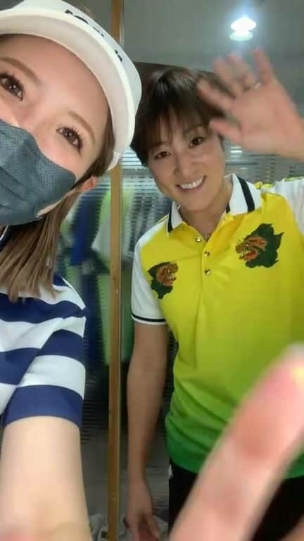 藤本麻子のインスタグラム：「@v12golf_official とのインスタライブコラボしましたー！！ V12の春夏の新作をたくさん着たので見てみてね！」