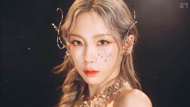 テヨン のインスタグラム：「' INVU ' 발매됐어요 옫띀켕 🙊💿🏹 #정규3집 #INVU #TAEYEON #태연」
