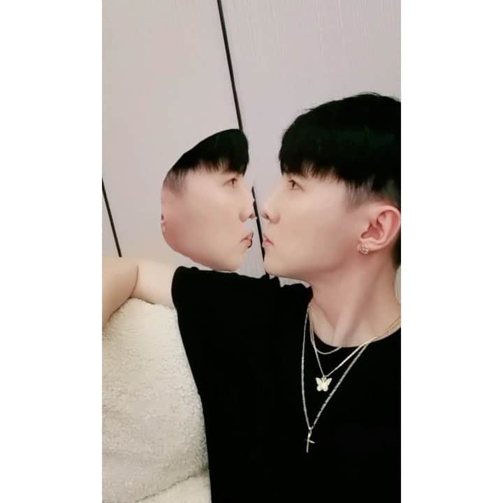 ダンソン・タンのインスタグラム：「如果你沒有情人 也沒關係 還有這個特效🌹 #情人節快樂  - #DT #唐禹哲 #happyvalentinesday」