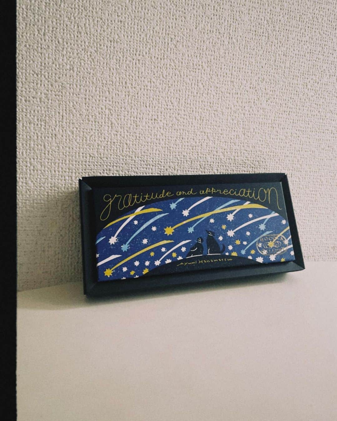 のインスタグラム：「ハッピーバレンタイン🌌  みんなに幸あれ〜  #黒目の中に点があるんだけど #何かと思って調べたら #ほくろだった #なんの話〜」