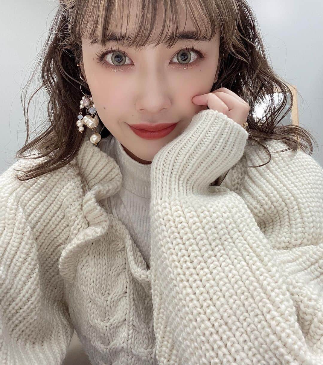夏焼雅のインスタグラム：「𝙃𝙖𝙥𝙥𝙮 𝙑𝙖𝙡𝙚𝙣𝙩𝙞𝙣𝙚🍫 𝘔𝘢𝘺 𝘵𝘩𝘦 𝘸𝘰𝘳𝘭𝘥 𝘣𝘦 𝘧𝘪𝘭𝘭𝘦𝘥 𝘸𝘪𝘵𝘩 𝘭𝘰𝘷𝘦.❤︎」