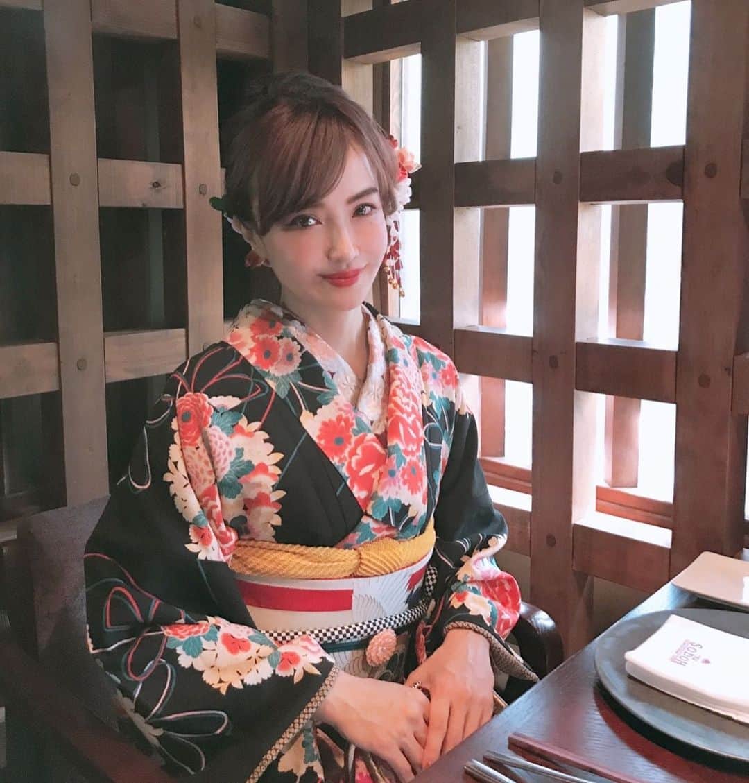 平子理沙さんのインスタグラム写真 - (平子理沙Instagram)「皆さま、 温かいバースデーメッセージを 本当にありがとうございます😭❣️ とっても、とっても嬉しいです❤️ 私は京都で久しぶりに 着物を着てみました👘💕 大好きな大正ロマンな 雰囲気の着物です🦋 ランチの後、東山、円山公園を散歩して のんびり過ごしました。  #mybirthday#京都#着物#lifestyle#beauty#fashion#risahirako#平子理沙」2月14日 22時36分 - risa_hirako