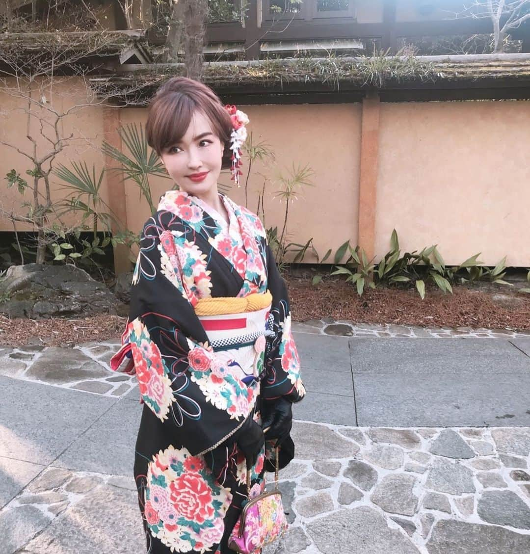 平子理沙さんのインスタグラム写真 - (平子理沙Instagram)「皆さま、 温かいバースデーメッセージを 本当にありがとうございます😭❣️ とっても、とっても嬉しいです❤️ 私は京都で久しぶりに 着物を着てみました👘💕 大好きな大正ロマンな 雰囲気の着物です🦋 ランチの後、東山、円山公園を散歩して のんびり過ごしました。  #mybirthday#京都#着物#lifestyle#beauty#fashion#risahirako#平子理沙」2月14日 22時36分 - risa_hirako