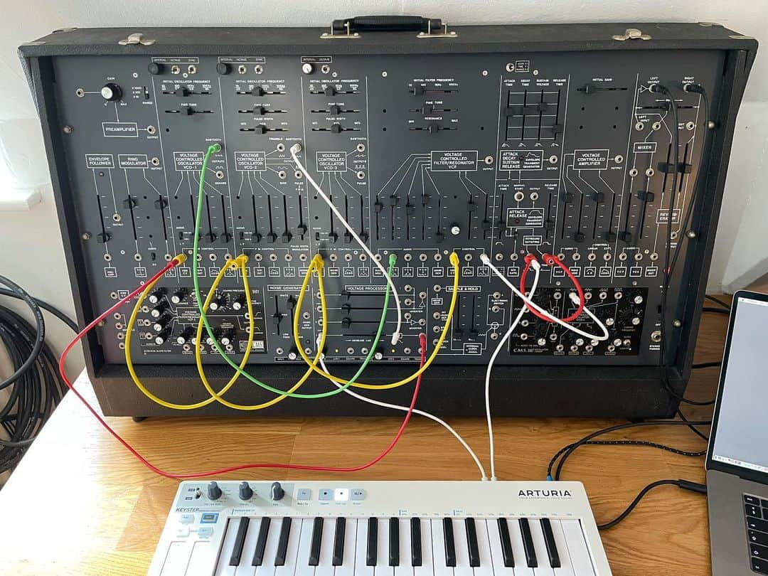 ピート・タウンゼントのインスタグラム：「My ARP 2600 rig to replace lost synth parts for Dolby Atmos mix of THE SONG IS OVER for the Who’s big boxed set of “Who’s Next and Life House” for release in early 2023. #arp2600 #thewho #lifehousemusic」