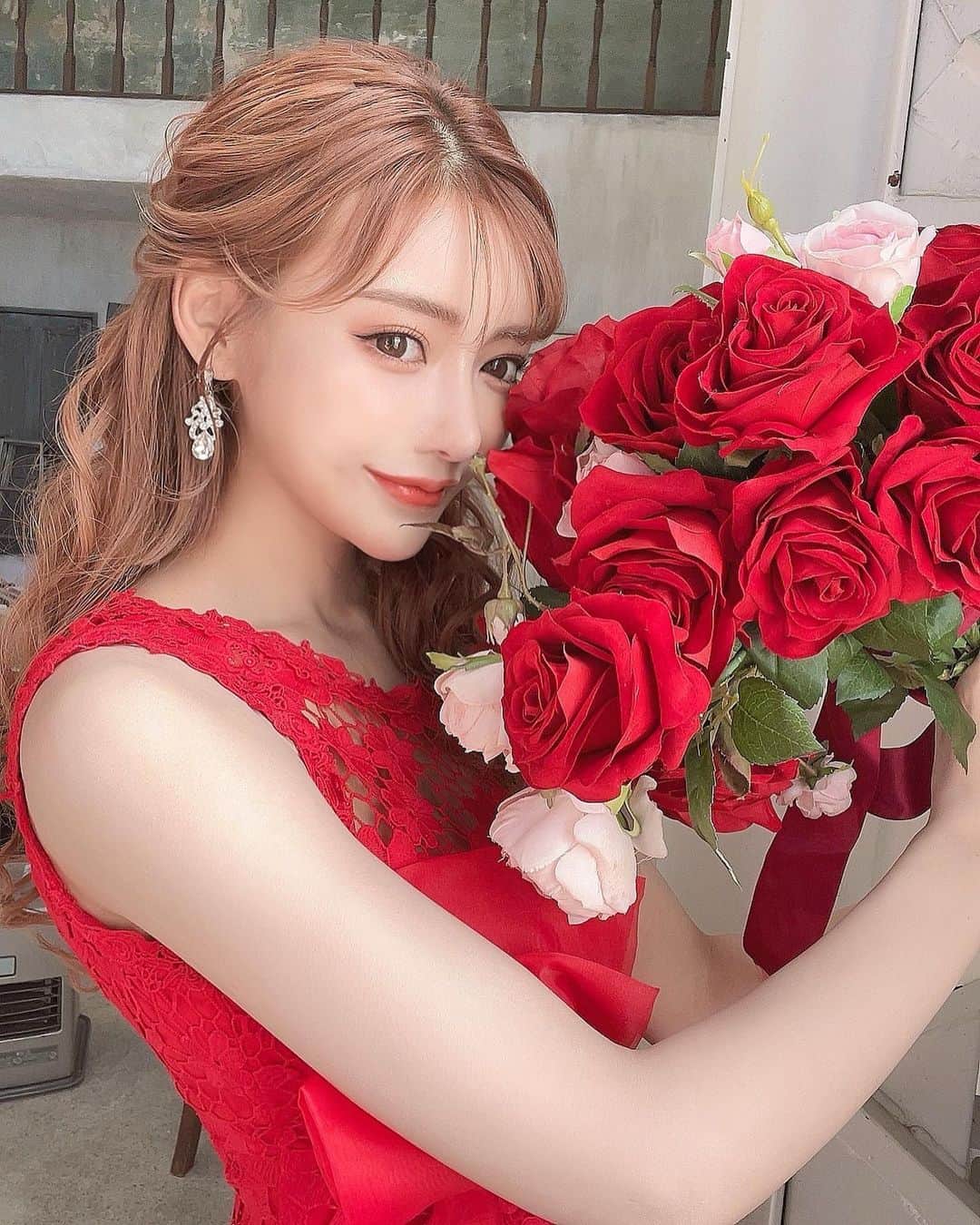 明日花キララのインスタグラム：「ᕼᗩᑭᑭY？💌🍫🌹❤️🧠」