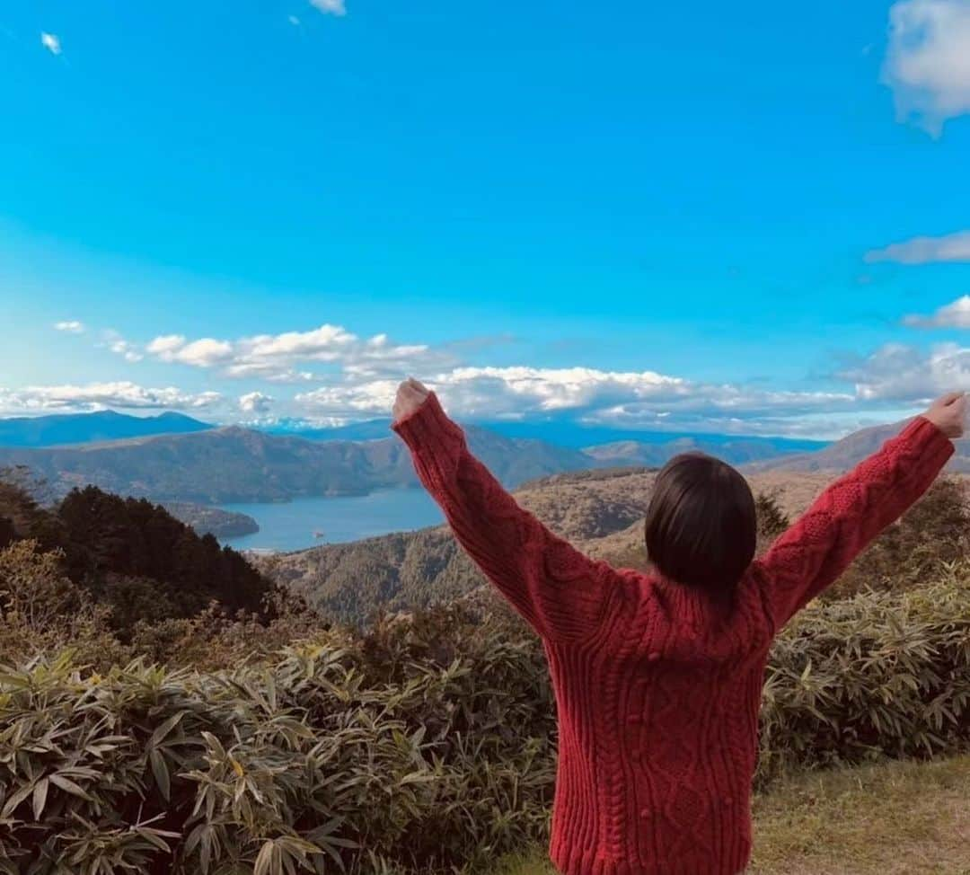 高島礼子さんのインスタグラム写真 - (高島礼子Instagram)「【マネージャーより】 現在、日本経済新聞 スカイライン特別企画 挑戦者の原動力に 高島の記事が掲載されています✨ 是非ご覧ください🎶  #日本経済新聞  #日産自動車  #スカイライン  #高島礼子  #撮影の時だけマスクを外しています」1月22日 9時49分 - reico.official