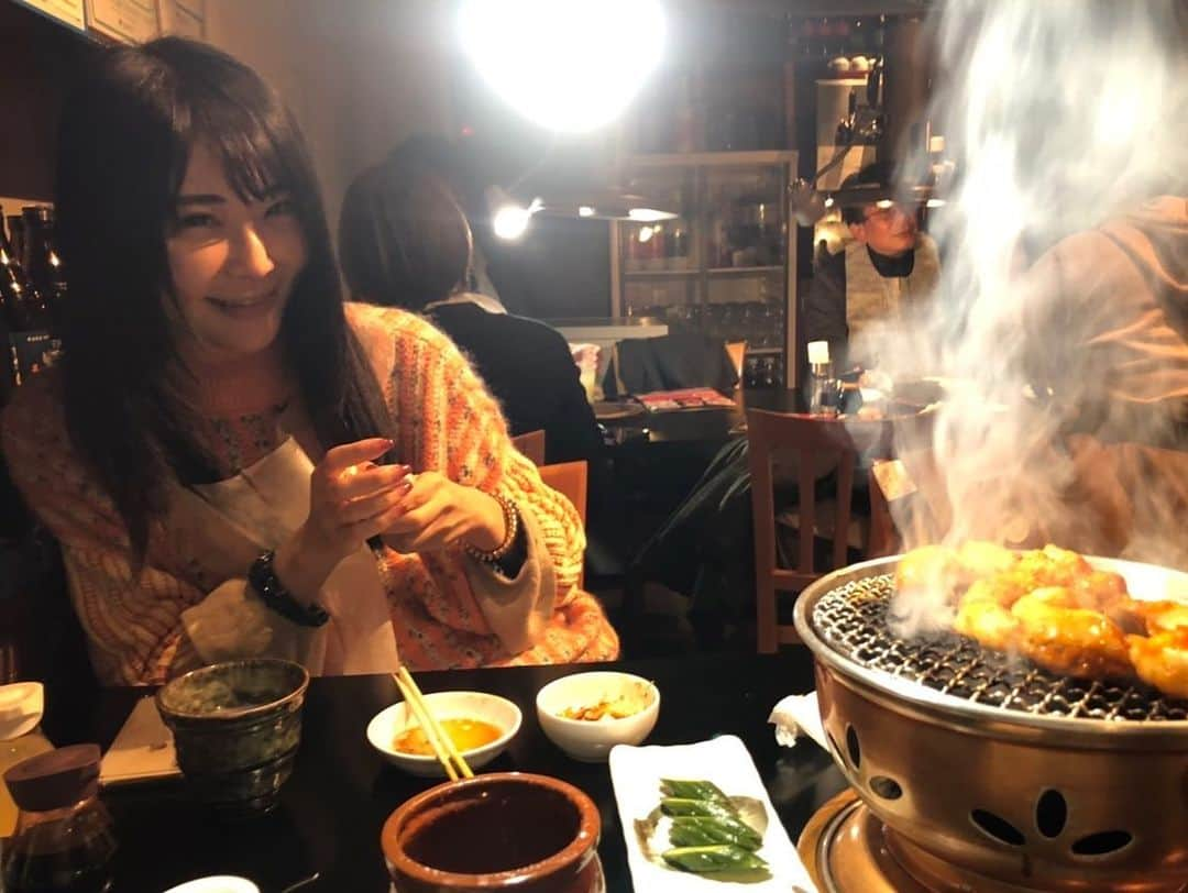 七菜乃さんのインスタグラム写真 - (七菜乃Instagram)「ホルモン🤤  脂とか食べなさそうと言われるけど脂身が好きです🤤  マッコリと一緒に😏  酔っ払ってる😳  今日の夜、 21時からオンラインなななのナイトですー！  ストーリーからベイスサイトへ飛べます☺️  わいわいしよー🍶  今から暗室作業💪」1月22日 10時41分 - nananano.nano