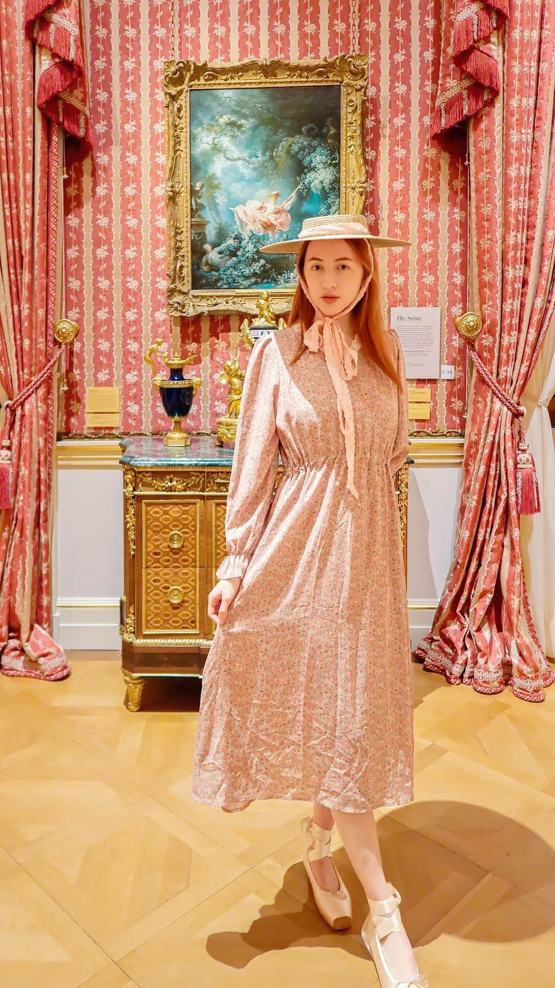 ベッキー・クルーエルのインスタグラム：「see YOURSELF in art 🌸」
