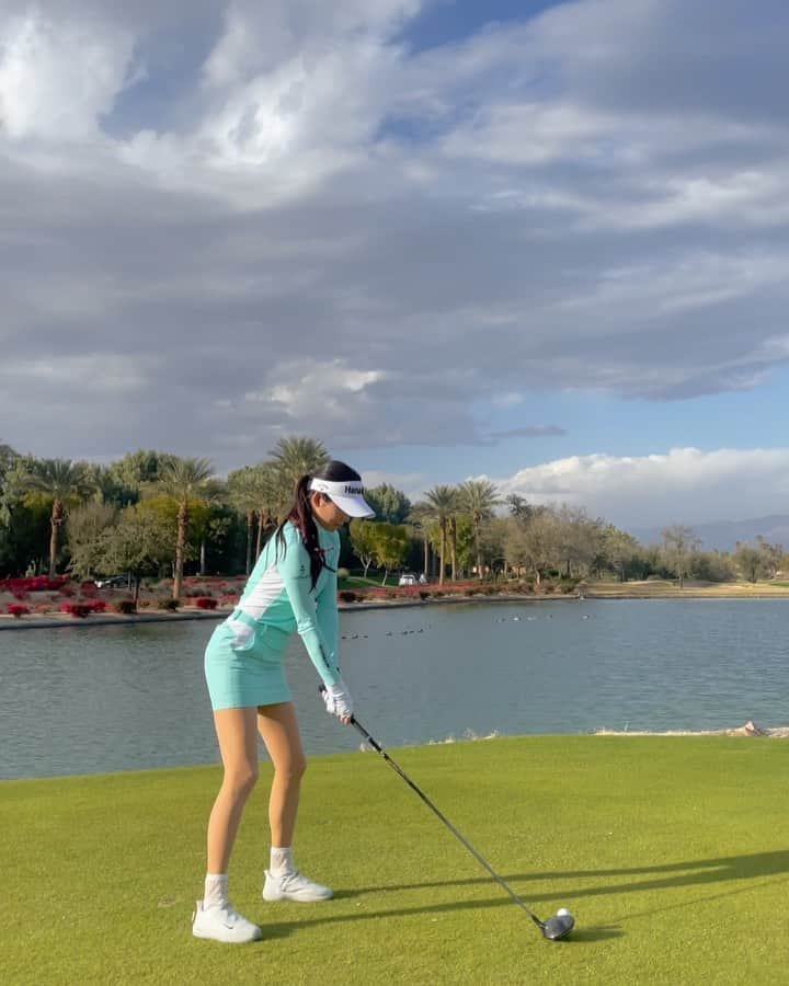 チョン・ジユのインスタグラム：「#photoby @_we__13 @bty_golf_academy」