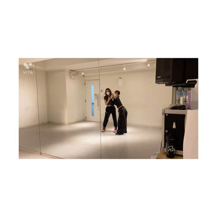 徳永えりのインスタグラム：「... 滝裕可里( @takiyukari_official )と朝活🙆🏻‍♀️💜🪐 いっぱい動いていっぱい笑って楽しかったね✌️ おかげで全身筋肉痛です👐 (最後の滝が可愛いから音ありでミテネ😉)」