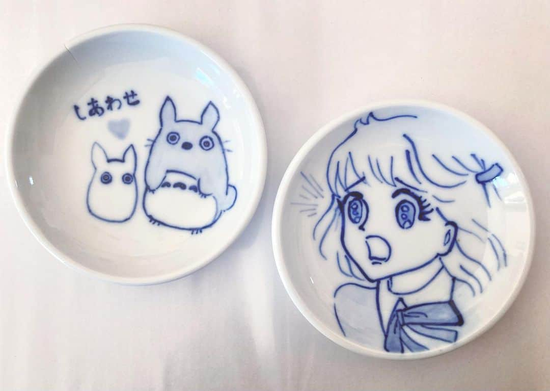 さちこさんのインスタグラム写真 - (さちこInstagram)「絵付けしたお皿が焼き上がりました！＼( 'ω')／ 12月に #はせ陶 @hasetotaiken さんにて絵付けした豆皿がお家に届きました🏠✨ 可愛い💕好きな絵かけて満足😊🖼 講師の 川島先生 @seikasya ありがとうございましたっ！  #陶芸 #絵付け体験 #絵付け皿 #絵付け #ワークショップ #体験型イベント #鎌倉 #長谷 #江ノ電 #陶芸教室 #陶芸体験 #少女漫画 #トトロ #チル #皿 #豆皿 #豆皿コレクション」1月22日 12時32分 - sachi0210ko