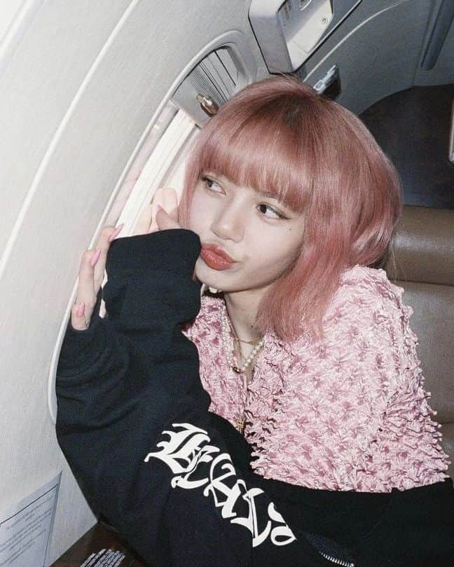 リサさんのインスタグラム写真 - (リサInstagram)「My prized possession One and only Adore ya Girl, I want ya The one I can't live without, that's you, that's you @lalalalisa_m 💓 . . . #LISA #LALISA #리사 #블랙핑크 #BLACKPINK #LALISAMANOBAN #LALISAMANOBAL #blackpinklisa #lisablackpink」1月22日 15時16分 - lisa.blackpink