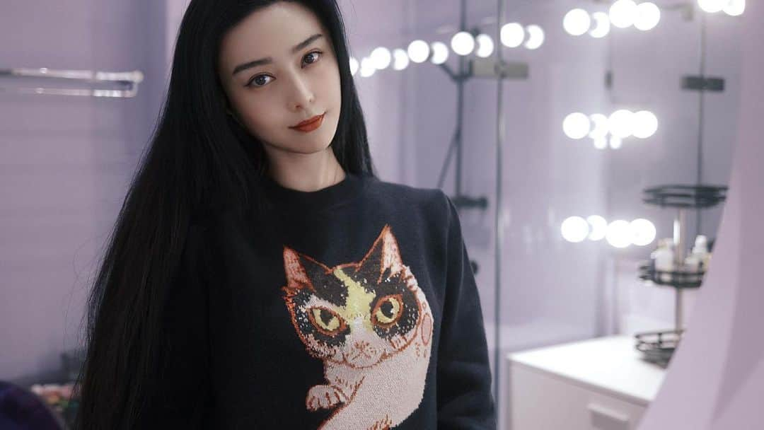 ファン・ビンビンさんのインスタグラム写真 - (ファン・ビンビンInstagram)「Super cute sweater from @tianzhenyang 😻😽」1月22日 16時36分 - bingbing_fan