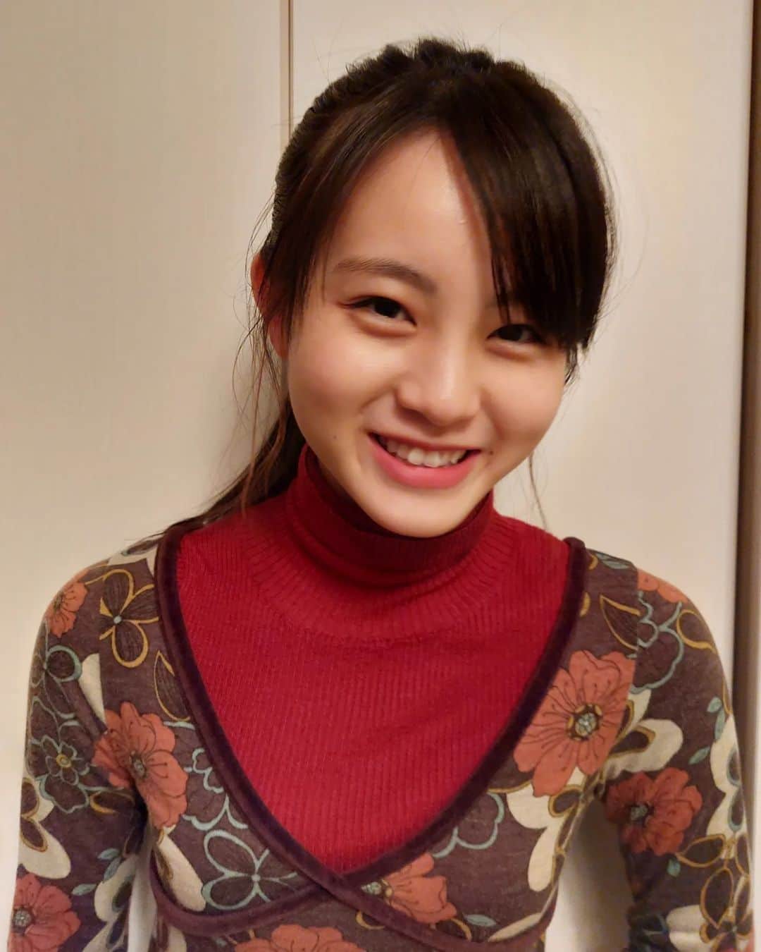 丸本凛のインスタグラム：「高いポニーテールをしてもらいました😳 髪を結うとより長くみえますね笑  #photooftheday #instamood #instagood #ponytail #longhair #ポニーテール #ロングヘアー#05#高1#16#highschool #asian #japanese」