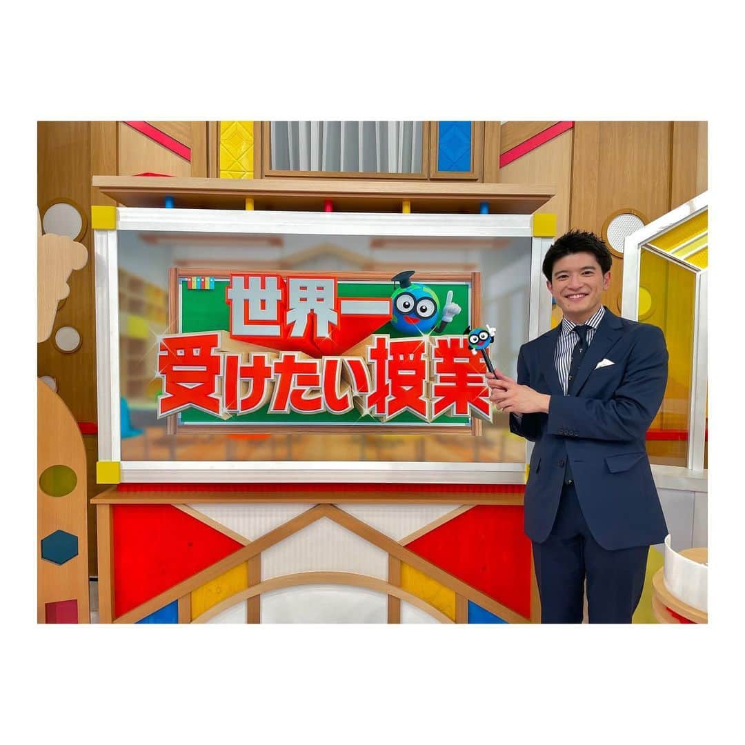 篠原光のインスタグラム：「. 今夜7:56〜の世界一受けたい授業で、 ミュージカルの聖地、帝国劇場の裏側を取材させていただきました！なんとバラエティ番組初…！  世界的演出家ジョン・ケアード氏の授業も一言一言が胸に響くもので、この収録のあとからミュージカルの見方が変わった…というくらい忘れられない言葉もあって！  もっっと詳しくお話ししたいのですが！まずはぜひご覧ください！！ もう一度言いますね、今夜7:56〜です！！  #帝国劇場は #天使にラブソングを #というミュージカルを #見に行ったことあるのですが #その時はお芝居に圧倒されて #劇場の作りなど考える余裕なく…  #あの感動は #お芝居はもちろん #劇場の構造や舞台装置、 #そしてそれらを完璧に扱うスタッフの皆さん、 #すべての結晶だったんだなと #学んできました😭」