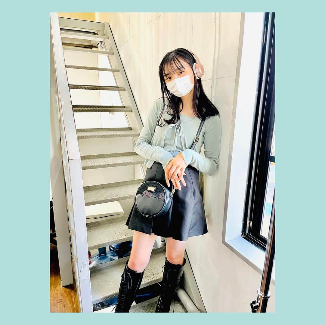 ニコ☆プチさんのインスタグラム写真 - (ニコ☆プチInstagram)「何聞いてるのでしょーか😙🎶  #本多萌愛 #🎧 #💗 #❔#🖤」1月22日 21時01分 - nicopuchi_official