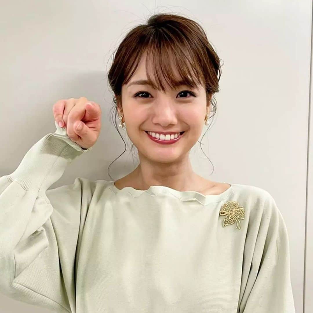 のインスタグラム：「. 清華スマイル✨  #井上清華 #可愛い #カワイイ #漂亮 #めざましテレビ」