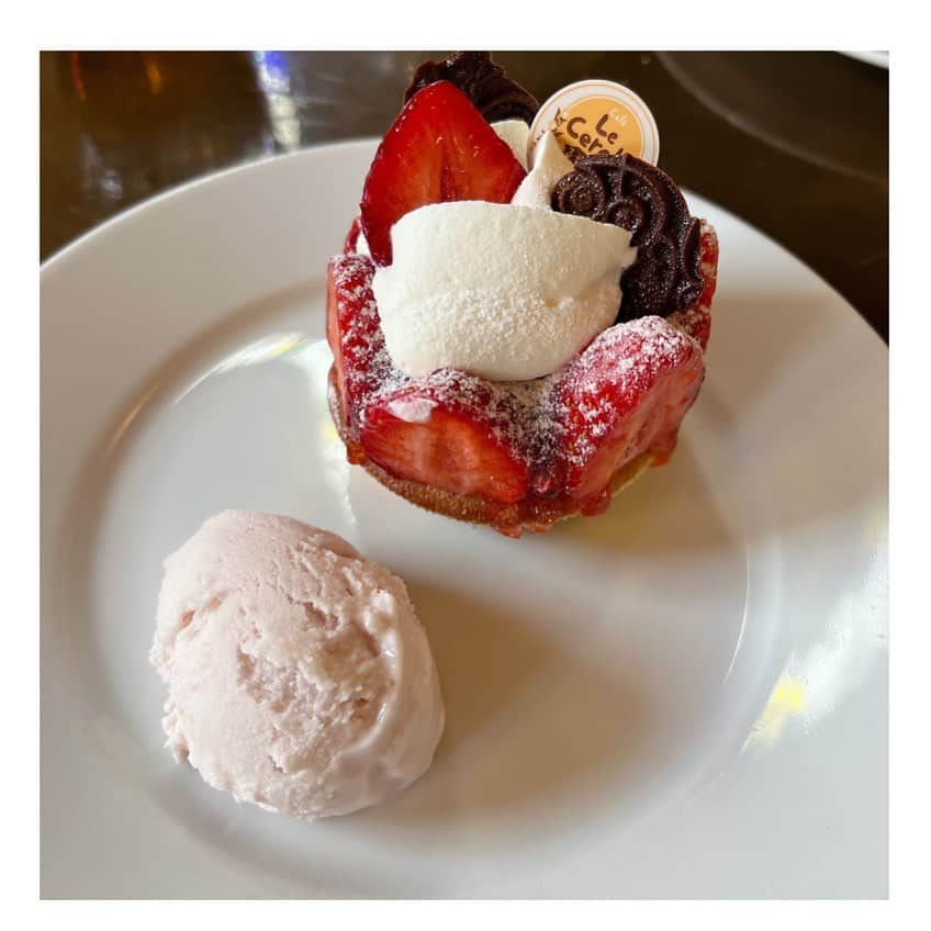 のインスタグラム：「🍓🍓🍓🍨🍨🍨  #るせるくる」