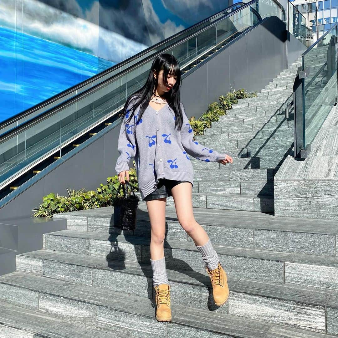 藤川らるむさんのインスタグラム写真 - (藤川らるむInstagram)「#らるむぅのこーで ⁡ TOPS #vintage BOTOMS #zara SHOES  #timberland  BAG #thevirgins  ⁡ ⁡ ⁡ ⁡ ⁡ ⁡ ⁡ #여자 #followｍe #follower #女孩 #섹시한 #fashion #ınstagood #photooftheday #art #cute #style #me #패션스타그램 #セルフィー #igersjp #selfie #팔로우환영 #란제리 #속옷 #น่ารักจัง #สาวออฟฟิต#ถกและดีมือนจริง #สาวออฟฟิศ」1月22日 21時54分 - ralumu_00