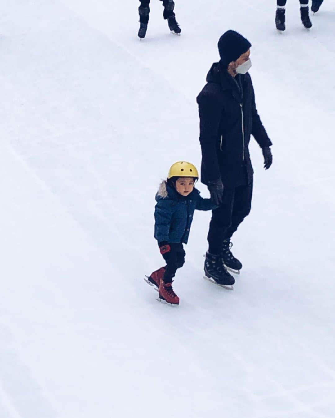 尾形沙耶香さんのインスタグラム写真 - (尾形沙耶香Instagram)「#iceskating ⛸  #初めてのスケート  何度みても 写真6枚目..🤣」1月22日 22時28分 - sayakaogata