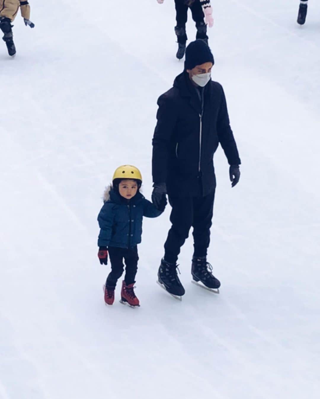 尾形沙耶香さんのインスタグラム写真 - (尾形沙耶香Instagram)「#iceskating ⛸  #初めてのスケート  何度みても 写真6枚目..🤣」1月22日 22時28分 - sayakaogata