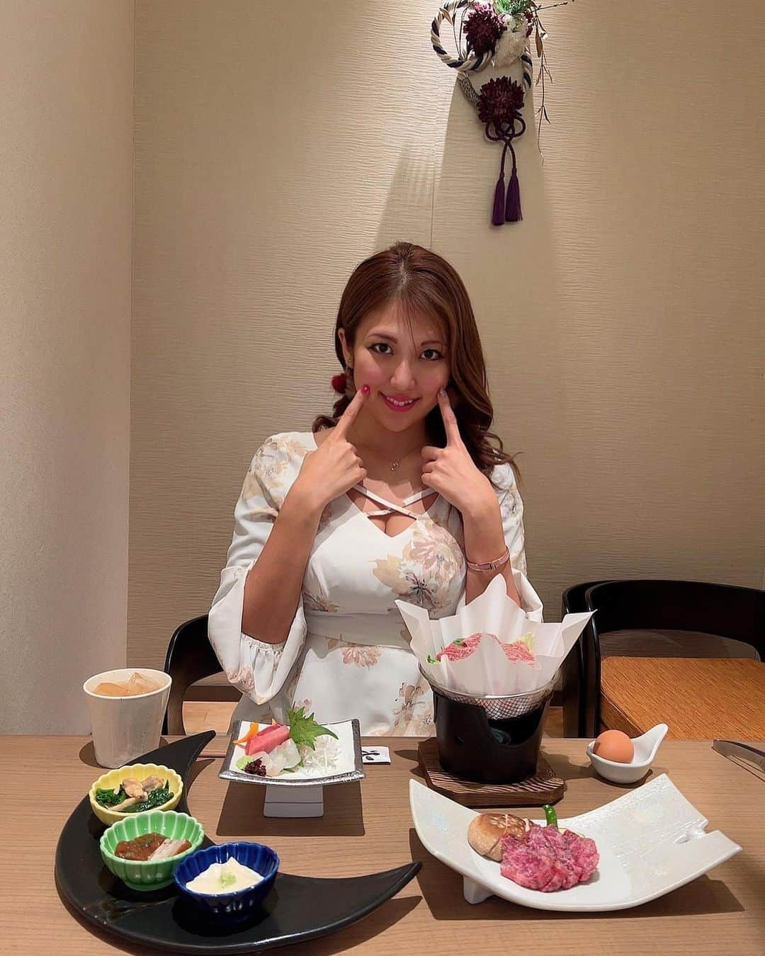 神谷麻美さんのインスタグラム写真 - (神谷麻美Instagram)「#日本料理 美味しかったぁ🥰💕🌸💕  #佐賀牛 の #すき焼き、 #溶岩焼き 美味しすぎたぁ🥰🐃🪨❤️‍🔥 湯葉好き🥰💫   #六献 👘✨  #完全個室店 #品川グルメ #品川ディナー」1月22日 22時44分 - asamice428