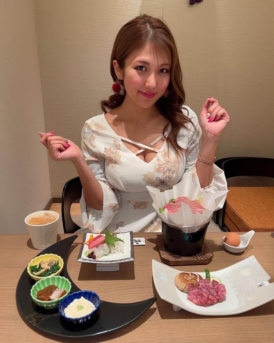 神谷麻美さんのインスタグラム写真 - (神谷麻美Instagram)「#日本料理 美味しかったぁ🥰💕🌸💕  #佐賀牛 の #すき焼き、 #溶岩焼き 美味しすぎたぁ🥰🐃🪨❤️‍🔥 湯葉好き🥰💫   #六献 👘✨  #完全個室店 #品川グルメ #品川ディナー」1月22日 22時44分 - asamice428