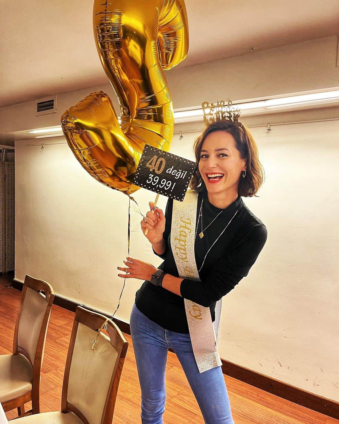 Sedef Avciのインスタグラム：「Hoşgeldiniz 40’lı yaşlarım😬」