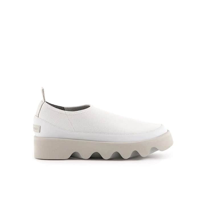 のインスタグラム：「/// PRE-ORDER ISSEY MIYAKE X UN SS22 TODAY /// FIN FLAT, FIN SANDAL, BOUNCE FIT 2, & BOUNCE SANDAL /// . . . #unitednude #creativecollabs #isseymiyake」