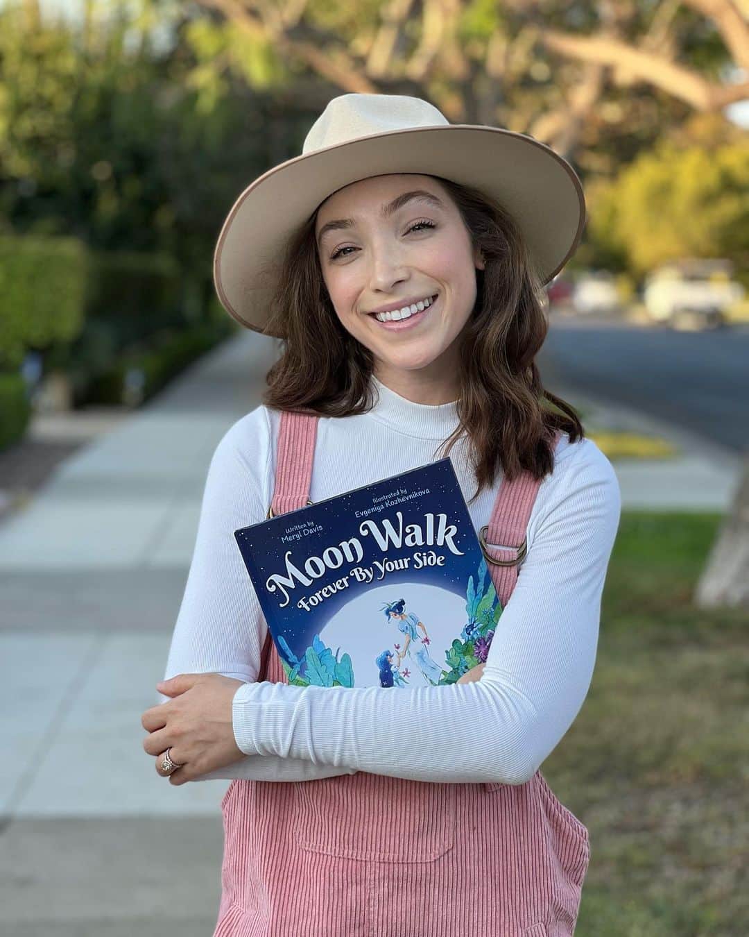 のインスタグラム：「Honored to have Moon Walk in this group of emotional learning books for children (link in bio ⚡️). This book is meant to inspire shared time between parent and child - a catalyst for open communication, trust and cherished family traditions. 📚 ••• #kidlit #childrensbooks #childrensbook #picturebooks #readersofinstagram #readmorebooks #kidsbookstagram #bookstagram」