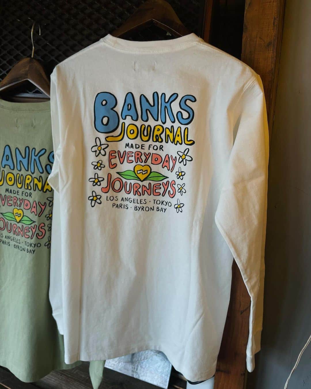 PORT of CALL Cafe&Store Tokyoのインスタグラム：「⁡ #pocditems PORT OF CALL 22 SPRING @banksjournal #banksjournal  @poc_daikanyama and more. . Slice l/s tee : ¥6,500(+tax). . 【 @banksjournal 】彼達のサーフトリップの中で自然に思い浮かんだきたインスピレーション、自分たちに必要な要素を洋服に落とし込み、イメージする言葉、ブランドのサブタイトル。"Everyday Journeys" Web & Storeにて販売中！ @poc_official_info  #banksjournal #banks #australia #coastal #coastalstyling #サーフ #portofcalldaikanyama #portofcall #cafeandstore #渋谷カフェ #代官山カフェ #渋谷ランチ #代官山ランチ #渋谷 #代官山」