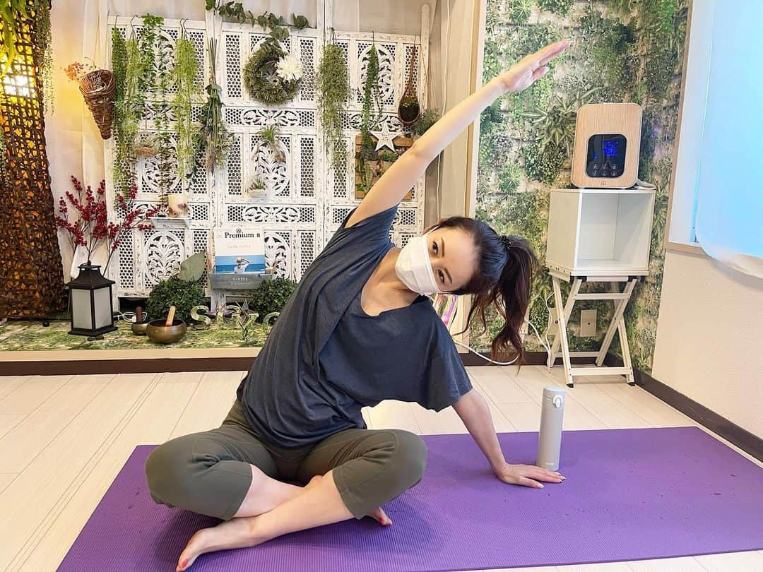 宮崎宣子さんのインスタグラム写真 - (宮崎宣子Instagram)「パーソナルヨガへ🧘🏼‍♀️  寒いから😨❄️出たくない❄️❄️ 毎週行きたいのに、月一くらいになっていたヨガを再開✨ パーソナルの良さはずっと見られている緊張感。 かなり伸びましたよ😂 凝り固まった身体を何とかせねば❣️  #yuga #パーソナルヨガ #美容家 #ヨガウェア  #探し中」1月23日 14時36分 - miyazaki_nobuko