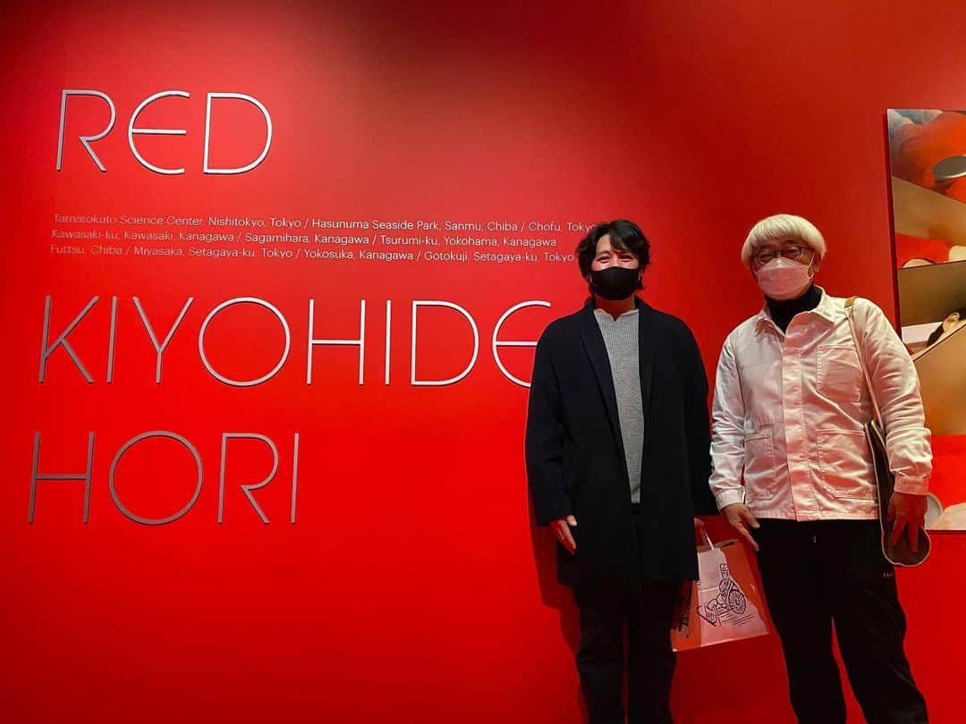 小野寺力のインスタグラム：「. 現役時代に光栄にも撮っていただいたことのある写真家 堀清英さんの写真展に行ってきました。 タイトルは「RED」。  感想を述べるほどの感性を持ち合わせていない自分ですが、REDからWHITE、そしてGRAYへと続く回廊のようなストーリーにインパクトを与えられました。 とか言ってみる。  2/20まで入場無料で開催中。 Kiyohide Hori Exhibition CHANEL NEXUS HALL  #堀清英 #RED」