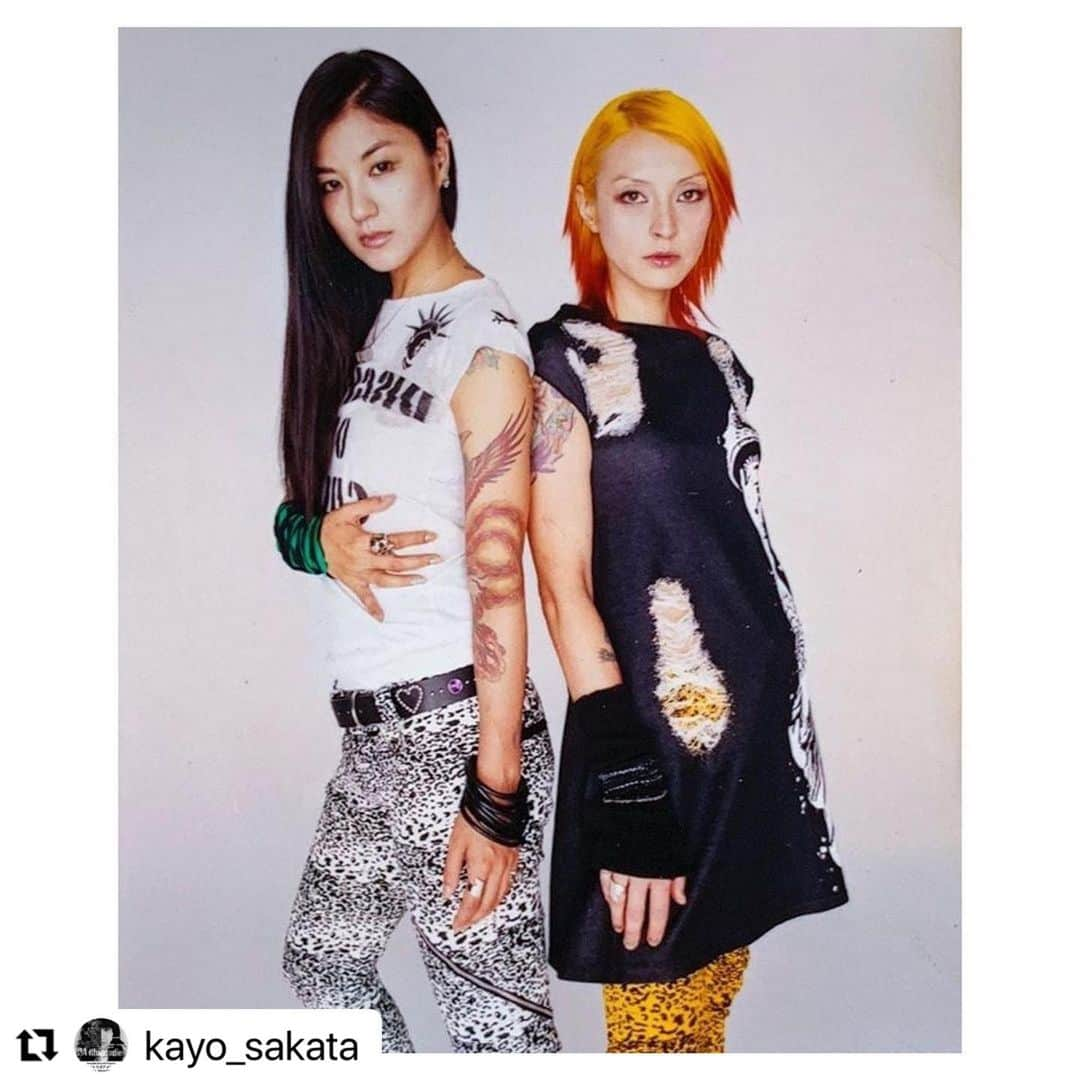 ちんかめさんのインスタグラム写真 - (ちんかめInstagram)「いかした2人の写真 たぶん20年くらい前 今日はカオリちゃんのBDのようですね！  #Repost @kayo_sakata with @make_repost ・・・ ＊ HAPPY BIRTHDAY 51st! My Sis🌹  若いっw  Photo 内藤啓介 @ching_came  ＊ #お誕生日おめでとう #もう51ですよ #チンさんがくれた画像です #ロイプの撮影 #まだまだ頑張りますよあたしゃ」1月23日 15時20分 - ching_came