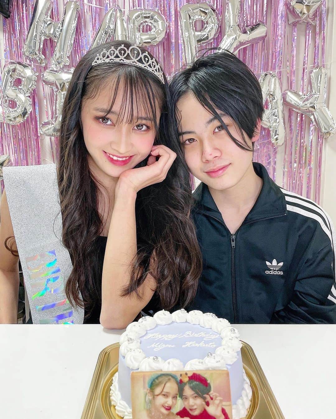 みゆはくのインスタグラム：「. みゆうはくと happy birthday❤︎ 13歳になりました❤︎ たくさんのメッセージ、動画ありがとうございます❤︎ 13歳もみゆはくらしくがんばるのでよろしくお願いします❤︎ #instagram #instagood #instalike #instalove #みゆはく #happybirthday #black #fashion #instafood #twins #love」