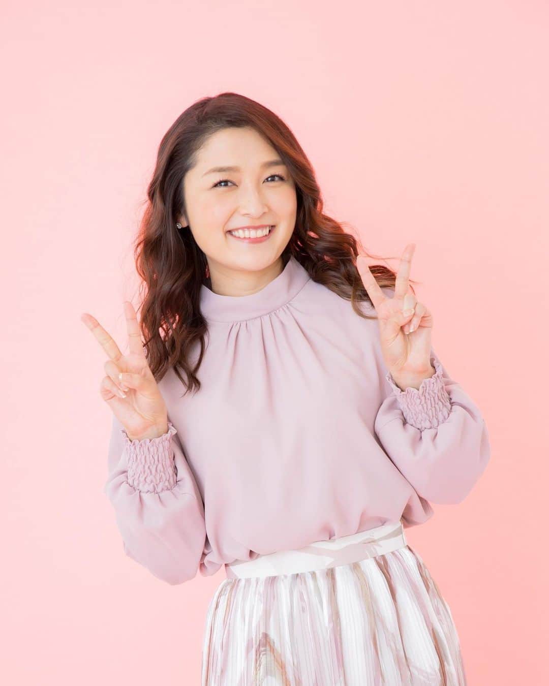 石川梨華のインスタグラム：「石川梨華です！ 先日37歳になりました！ これを機にインスタを始めてみようと思います！ よろしくお願いします！ 　#石川梨華」