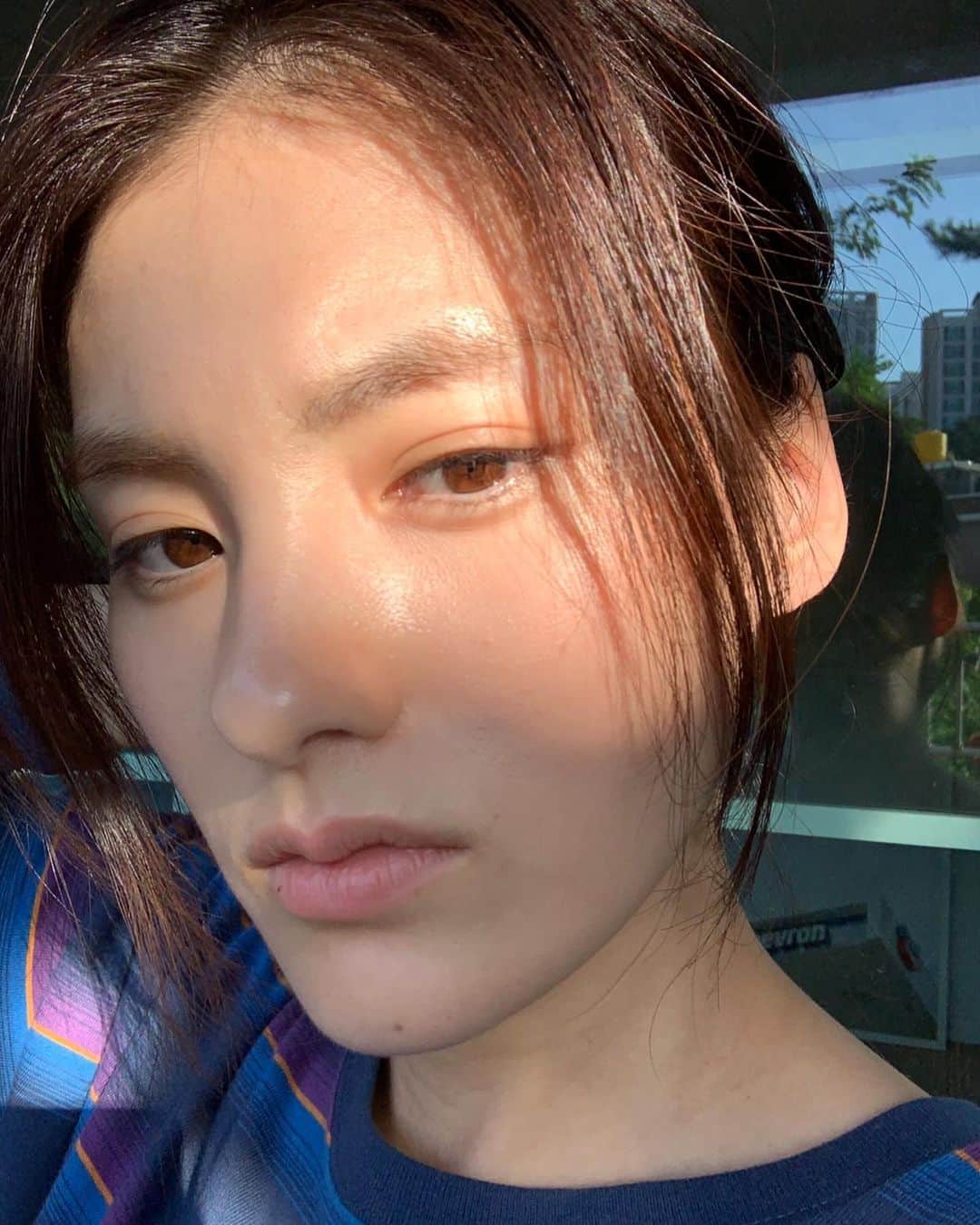 キム・ヨンジのインスタグラム：「입술에 김가루 어때요?」