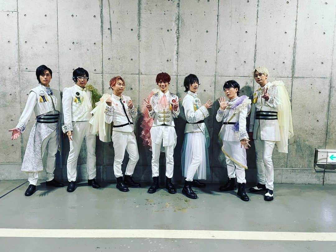 小野賢章さんのインスタグラム写真 - (小野賢章Instagram)「『IDOLiSH7 LIVE BEYOND Op.7』 無事終了！本当にありがとうございました🌈 今回は単独ということもあり、出ずっぱりで、他の衣装で撮る時間がありませんでした…。 そして代永さんと撮れなかった😭」1月23日 23時38分 - kenshoono1005