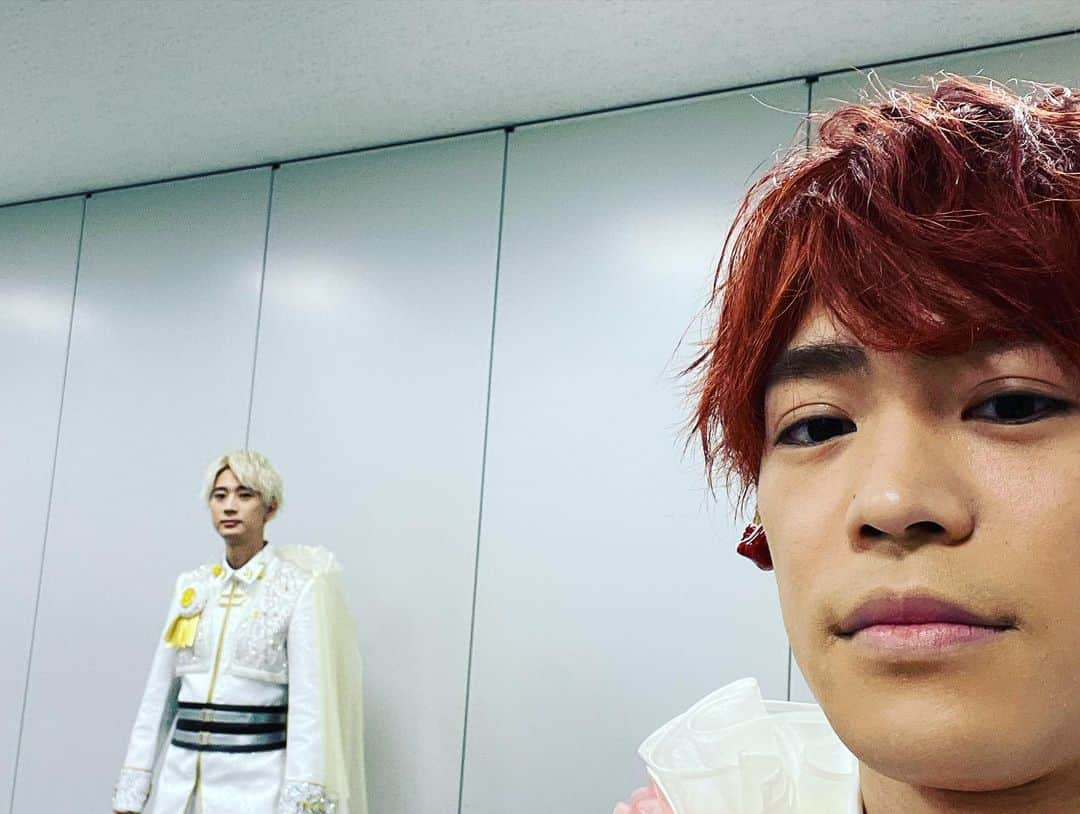 小野賢章さんのインスタグラム写真 - (小野賢章Instagram)「『IDOLiSH7 LIVE BEYOND Op.7』 無事終了！本当にありがとうございました🌈 今回は単独ということもあり、出ずっぱりで、他の衣装で撮る時間がありませんでした…。 そして代永さんと撮れなかった😭」1月23日 23時38分 - kenshoono1005