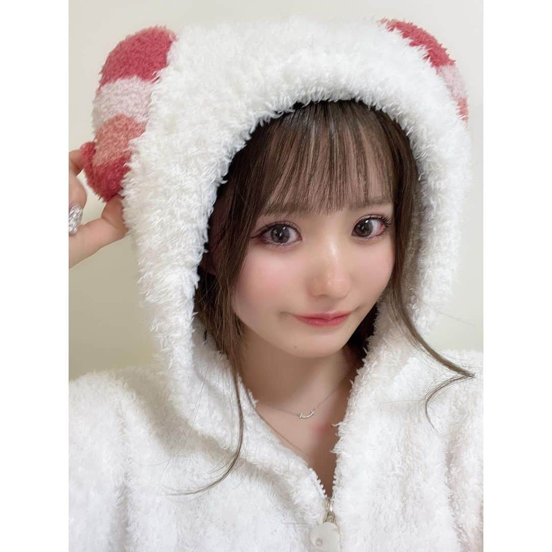 乙白さやかのインスタグラム：「🐏🤍 ・ ・ ・  #自撮り」