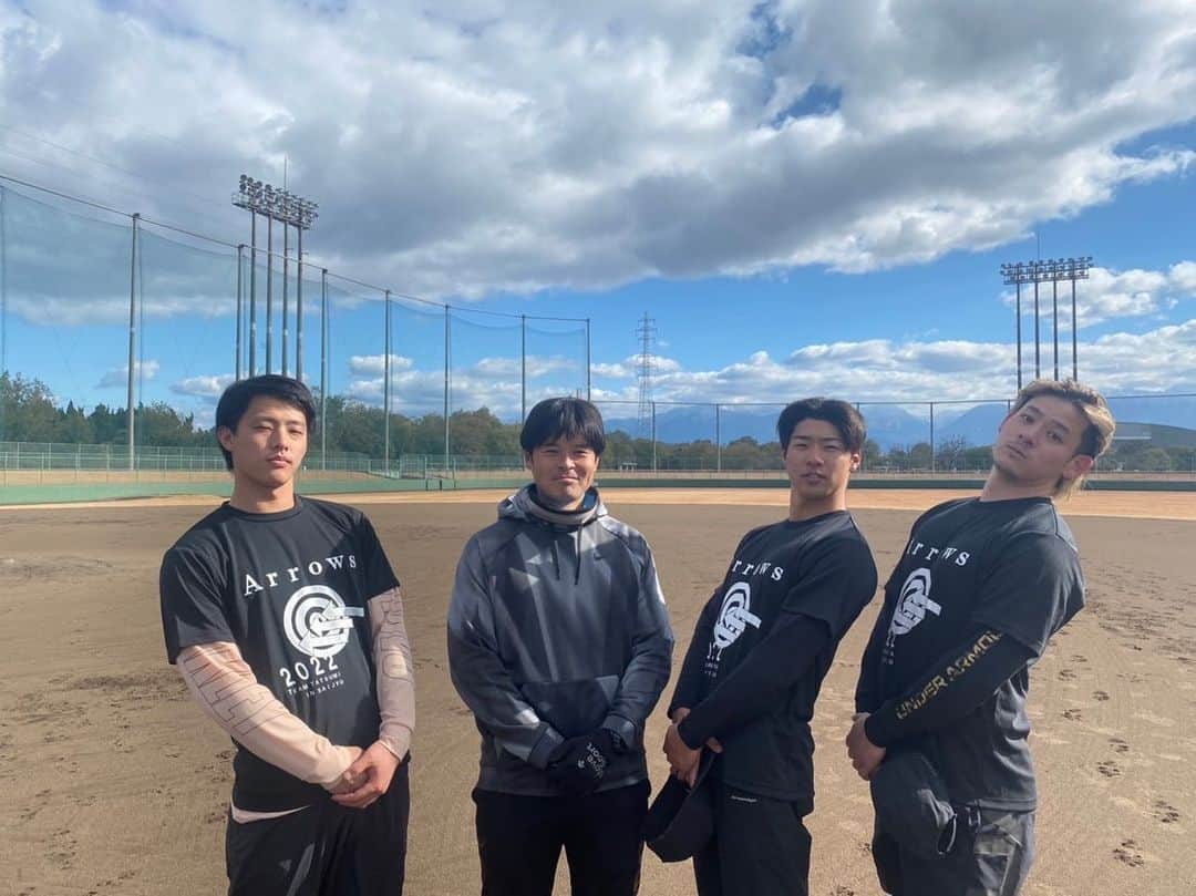 辰己涼介さんのインスタグラム写真 - (辰己涼介Instagram)「あけましておめでとうございます！ 12月27〜29日、1月6日〜21日までの自主トレが終了致しました。 ほんまに多くのサポートがあり例年よりさらに良い自主トレを過ごすことができました！ 2022年は大丈夫打ちまくります！ 本年も応援よろしくお願い致します。  #SEB体育企画 #Arrows体操教室 #がんばろう東北 #能力の解放 #邪気を取っ払え #伊藤裕季也  #武藤敦貴」1月23日 23時50分 - tatsumi1227