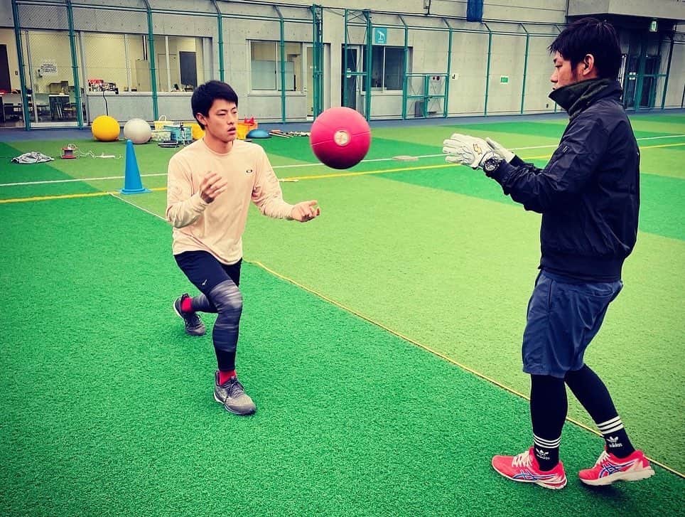 辰己涼介さんのインスタグラム写真 - (辰己涼介Instagram)「あけましておめでとうございます！ 12月27〜29日、1月6日〜21日までの自主トレが終了致しました。 ほんまに多くのサポートがあり例年よりさらに良い自主トレを過ごすことができました！ 2022年は大丈夫打ちまくります！ 本年も応援よろしくお願い致します。  #SEB体育企画 #Arrows体操教室 #がんばろう東北 #能力の解放 #邪気を取っ払え #伊藤裕季也  #武藤敦貴」1月23日 23時50分 - tatsumi1227