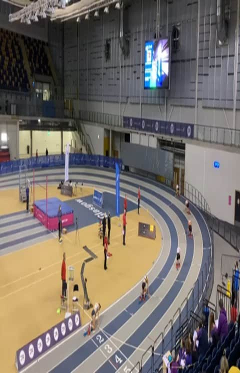 ゾーイ・クラークのインスタグラム：「My 200m final from yesterday at the Scottish Championships 🏅🏴󠁧󠁢󠁳󠁣󠁴󠁿 #200m #trackandfield #athletics #indoorathletics #indoortrackandfield #sprinter #scottishrecord #pb」