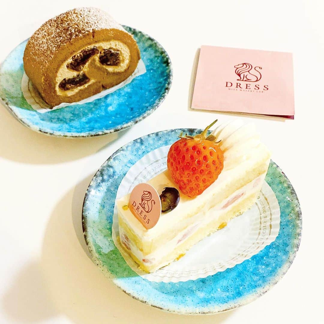 大西遥香のインスタグラム：「. DRESS♡  いちごのショートケーキと ほうじ茶のロールケーキは中にわらび餅が𓂃◌𓈒𓐍  #ケーキ #新潟 #駅南 #けやき通り #新潟養蜂 #DRESS #dress #shortcake #rollcake #niigata」