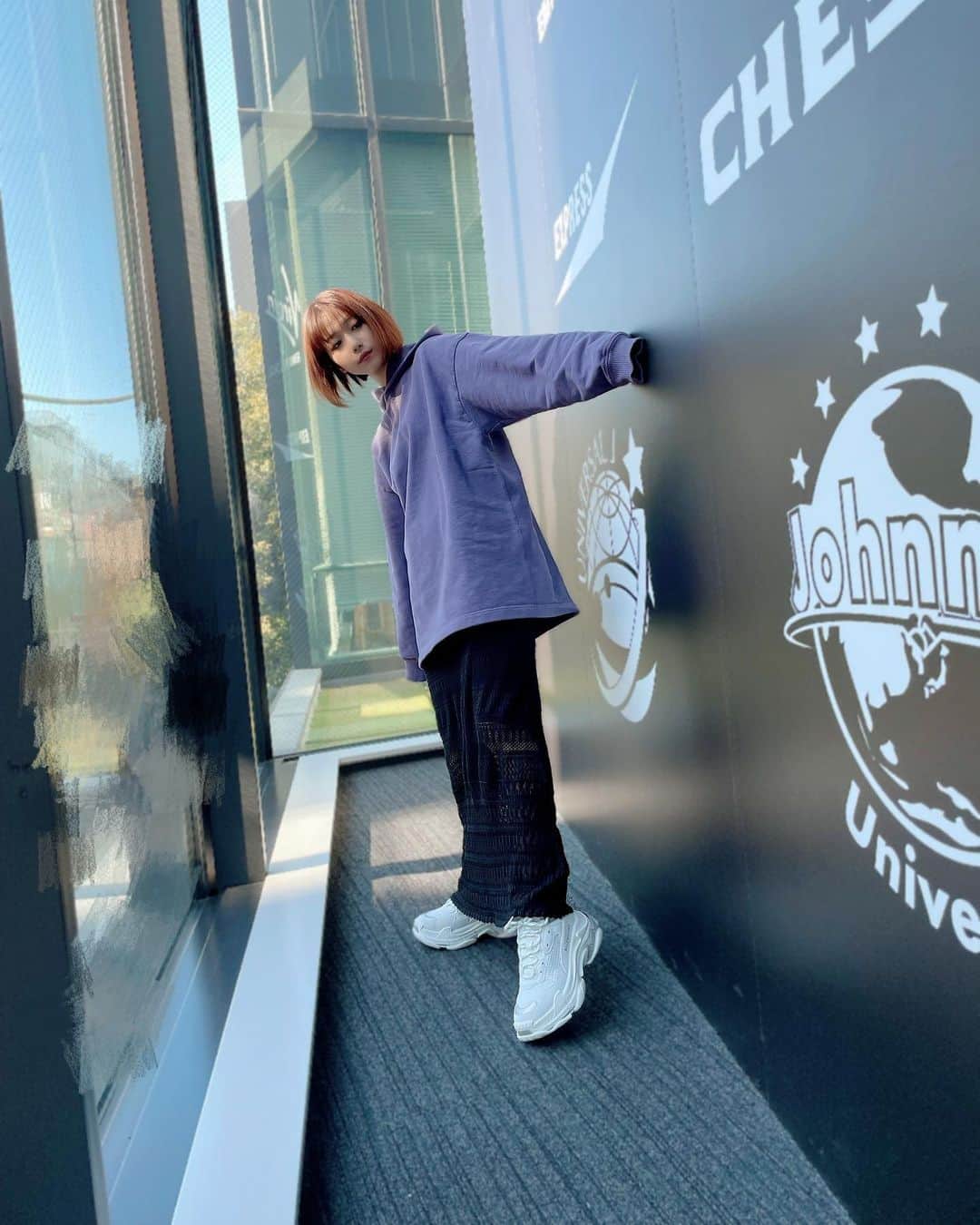 愛美のインスタグラム：「私服 #ootd . . 髙橋のミナミちゃんが誕プレにくれたお靴、30歳だからってスペシャルすぎるんやけど、可愛すぎない？色味最強やし、一生履く、一生履いたら真っ白から真っ黒になりそう☺️☺️☺️」