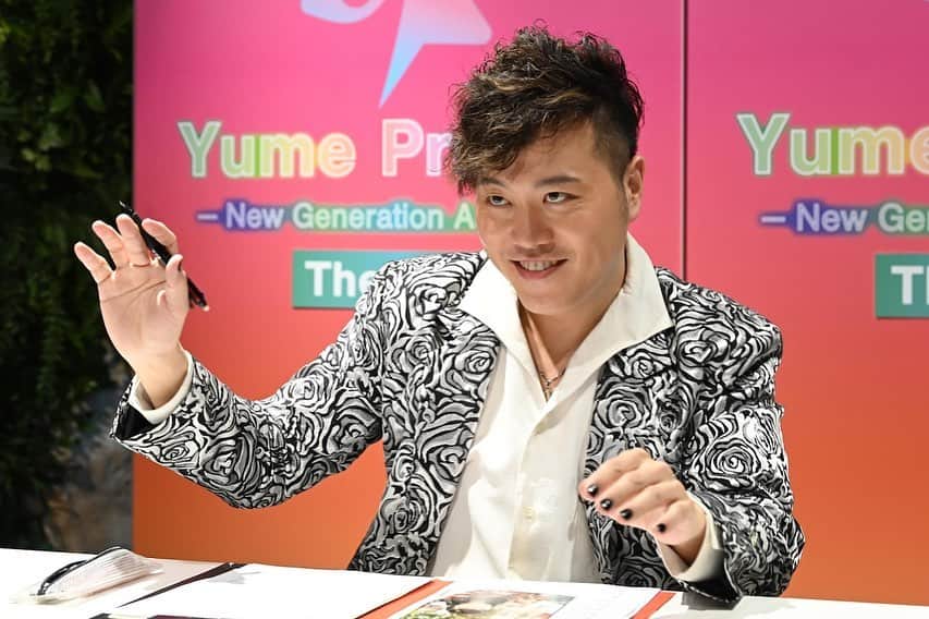 エハラマサヒロさんのインスタグラム写真 - (エハラマサヒロInstagram)「ハリーポッターのロン役に選ばれて不安が隠しきれない原作大ファンの方に少しでも安心してもらう為、今までやって来た役者の履歴をご覧ください。  #基本的にトリッキーなの多くてカッコいい」1月23日 17時04分 - eharamasahiro