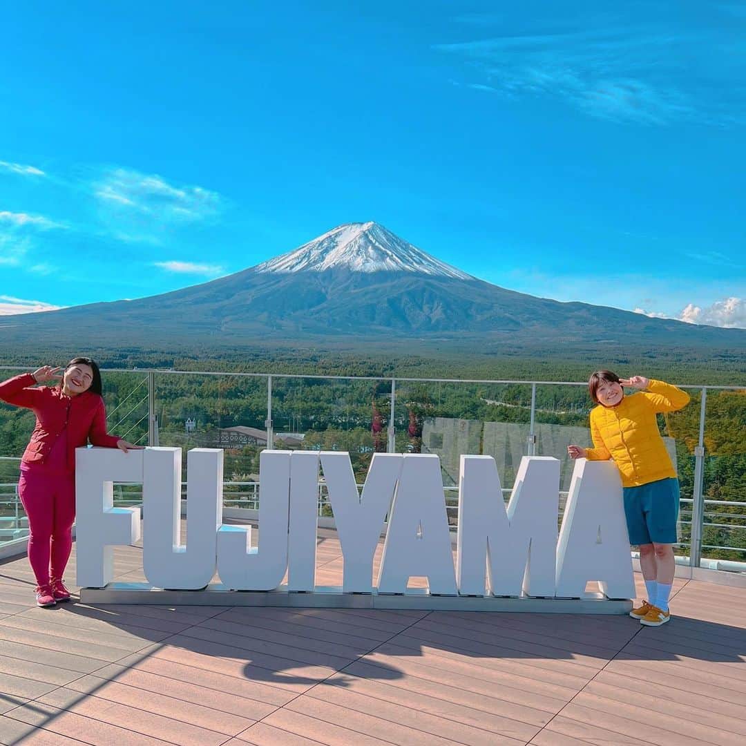 のインスタグラム：「今夜２０時から#世界の果てまでイッテQ ガンバレルーヤのダイエットツアーin東京都・山梨県・山形県があります🌈🌏🍖💗✨ トランポリンやキノコ刈りそしてめちゃくちゃかっこいいエアリアルに挑戦しました💪🏽💚🧡💛💚 是非見て下さい😆💓💓 ブイッ✌🏼💕✨  #世界の果てまでイッテQ #ダイエットツアー #東京都 #山梨県 #山形県 #トランポリン #きのこ狩り  #富士山 #FUJIYAMA #エアリアル  #エアリアルフープ  #grockets さん #ガンバレルーヤ #ガンバレルーヤよしこ  #ガンバレルーヤまひる」