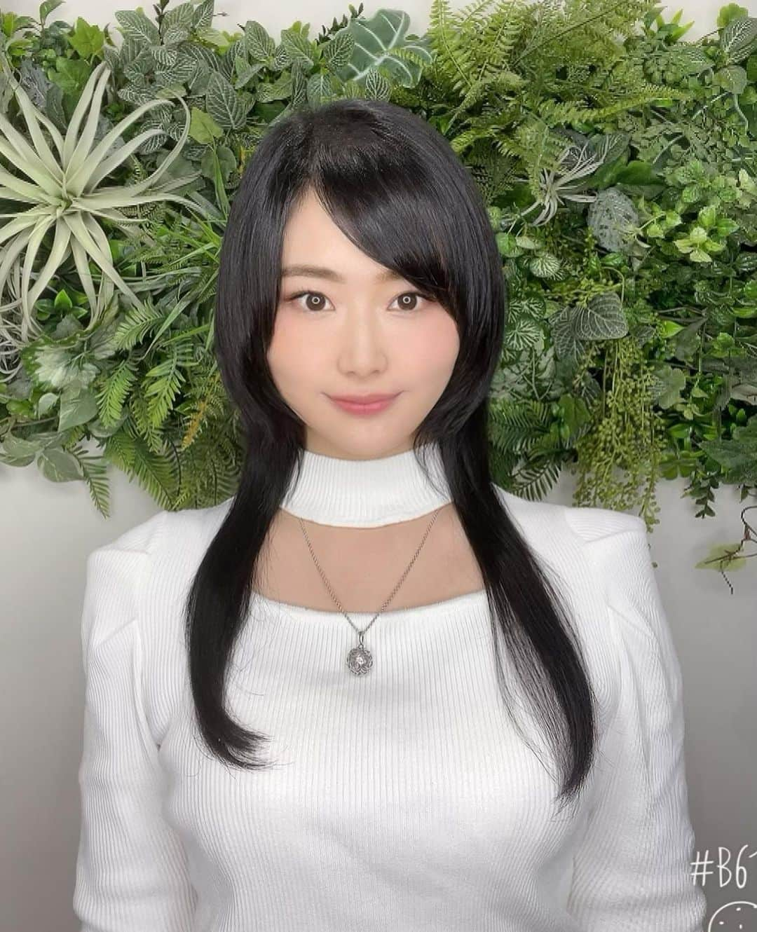 宮藤あどねさんのインスタグラム写真 - (宮藤あどねInstagram)「本年初の髪質改善を　@regen_lab_ 　さんのオーナーである　@5matsumoto  に して頂きました🥺✌️  ブリーチから黒染め日々のセットなどすごく髪にはハードなお仕事なのですが… 一年、信じて通い続けてここまで髪が蘇生しました💕。  ごうさんを信じ、紹介してくれたわやちゃんのお陰です。@wayaaaa_0819   今では…「ヘアメイクさんに髪染めた事ないでしょ？」とか、本当に髪を褒めて頂ける事が増えました。髪が艶々になると垢抜け感がすごいです。  そしてこのリジェンラボさんのトリートメントは、アンチエイジングにも適しているので、幅広い世代の方々にマッチするかと思います！ ・ ・ ・ ・ ・ ・ #髪質改善 #髪質改善トリートメント #髪質改善ストレート #髪質改善サロン #水素トリートメント #ミネコラトリートメント #と言うかミネコラよりすごい　爆　#黒髪艶髪 #艶髪トリートメント #艶髪ストレート #水素ケア #表参道 #髪フェチ #艶髪矯正 #regenlabo #リジェンラボ #宮藤あどね #インスタグラビア #instagravure #」1月23日 17時46分 - adochan121212